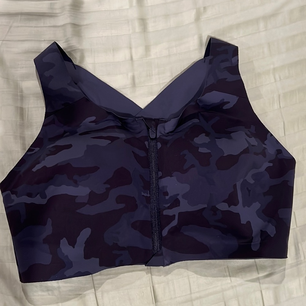 Lululemon sports bra - size 36DD - camo black/gray
